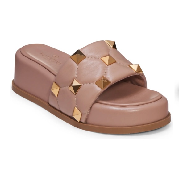 NIB $970 Valentino Garavani Roman Stud Platform Sandal in size 10 US / 40 EU! - Picture 1 of 4